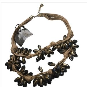 Elegant Black and Gold Necklace